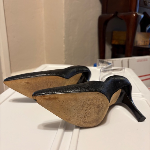 Kenneth Cole Black Textured Leather Scalloped Edge High Heels/Pumps - Picture 8 of 10